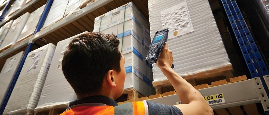 Man scanning in production hall
