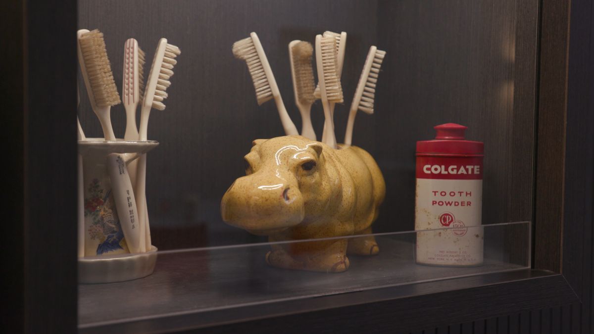 Brush holder